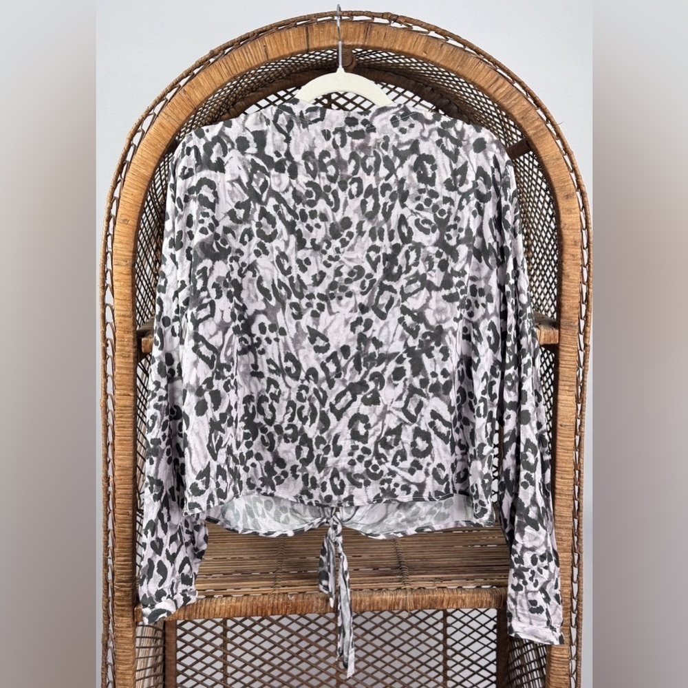 Cloth & Stone Anthropologie Tie Front Blouse Women’s M Gray Leopard - Picture 4 of 4